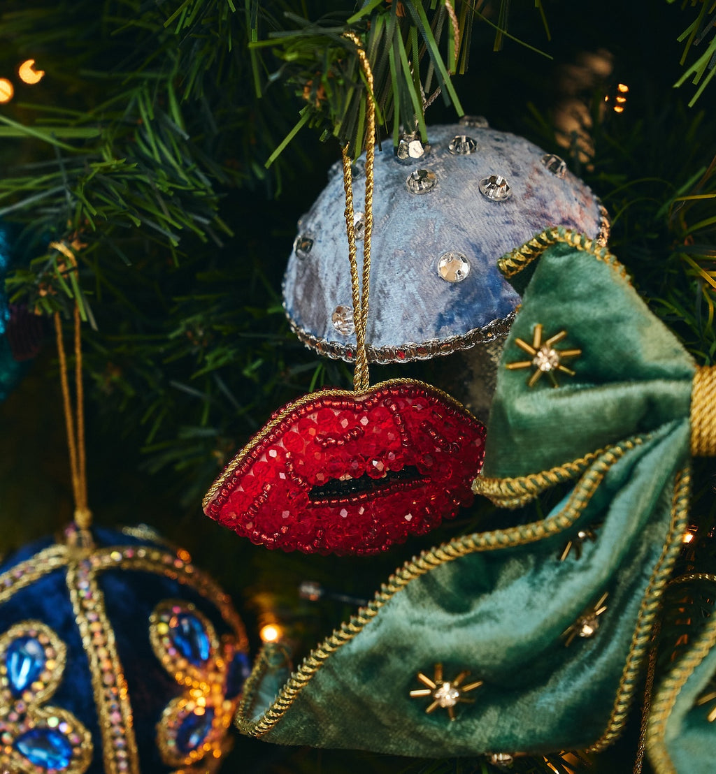 Pout Ornament