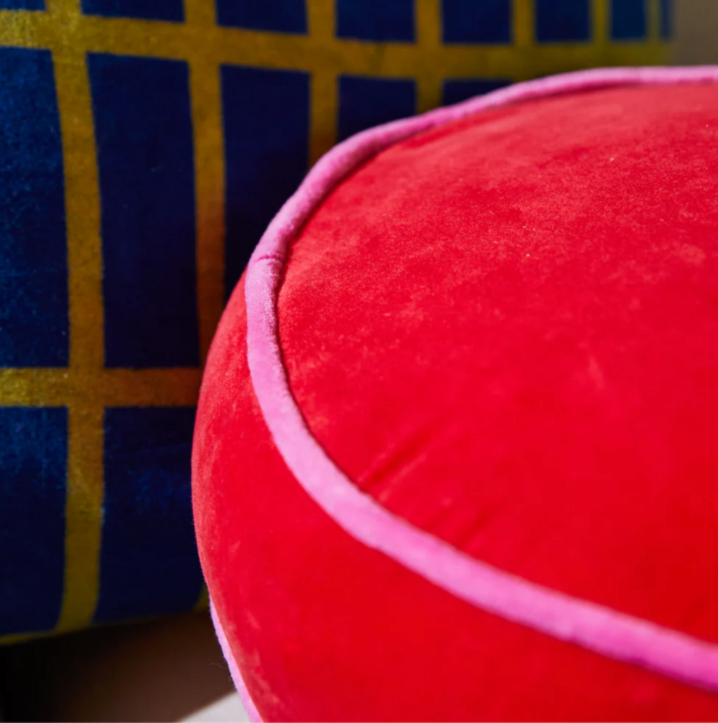 Scarlet Round cushion