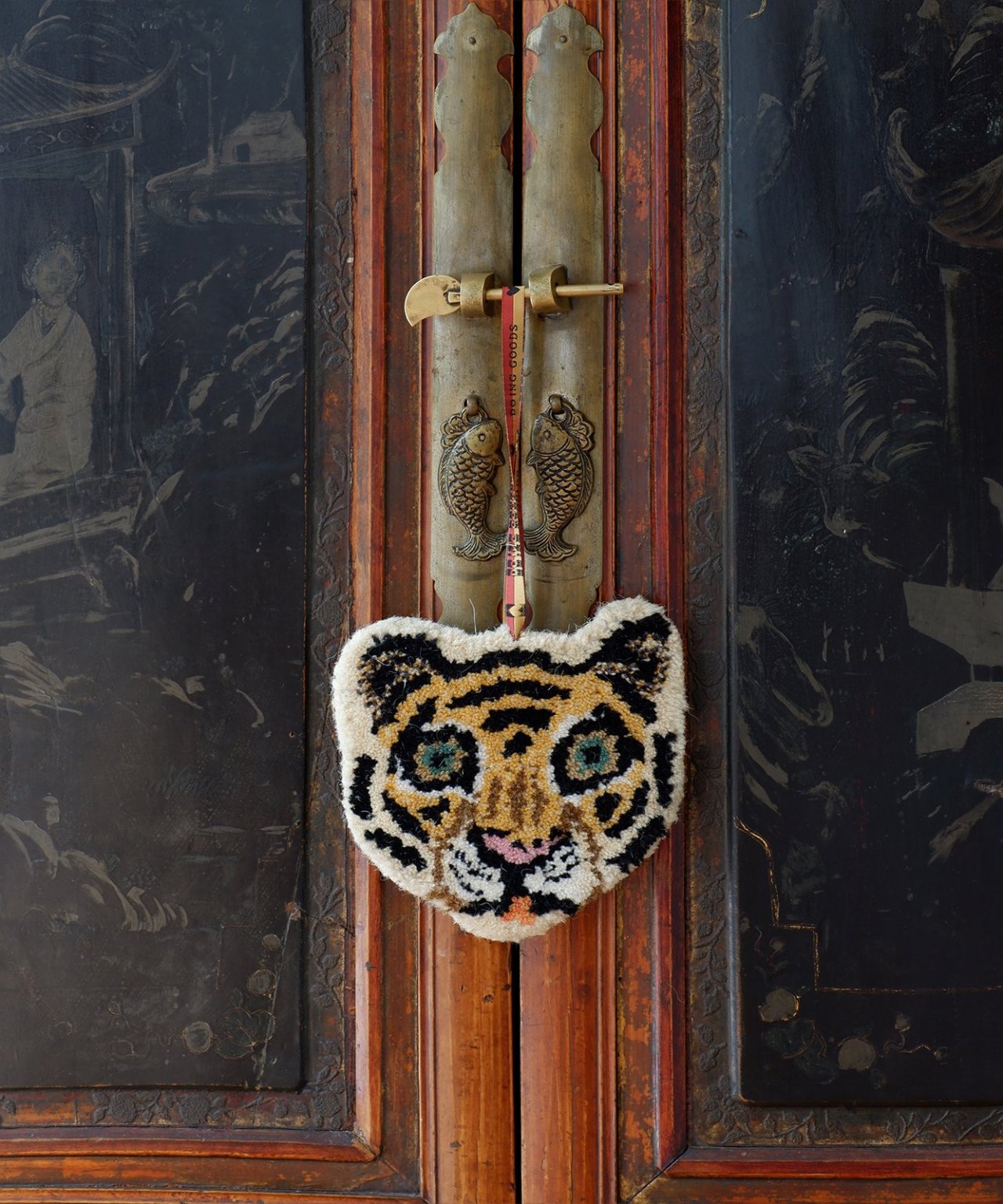 Tiger Hanger